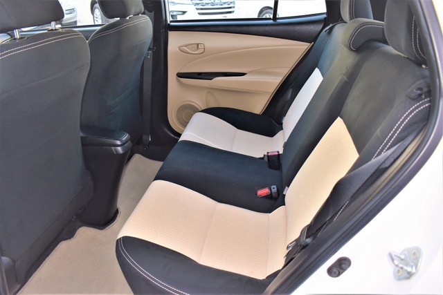 toyota yaris (1) Medium
