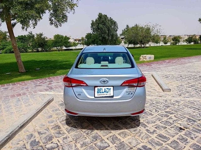 toyota yaris (2) Medium